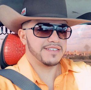 Meet your Posher, Carlos